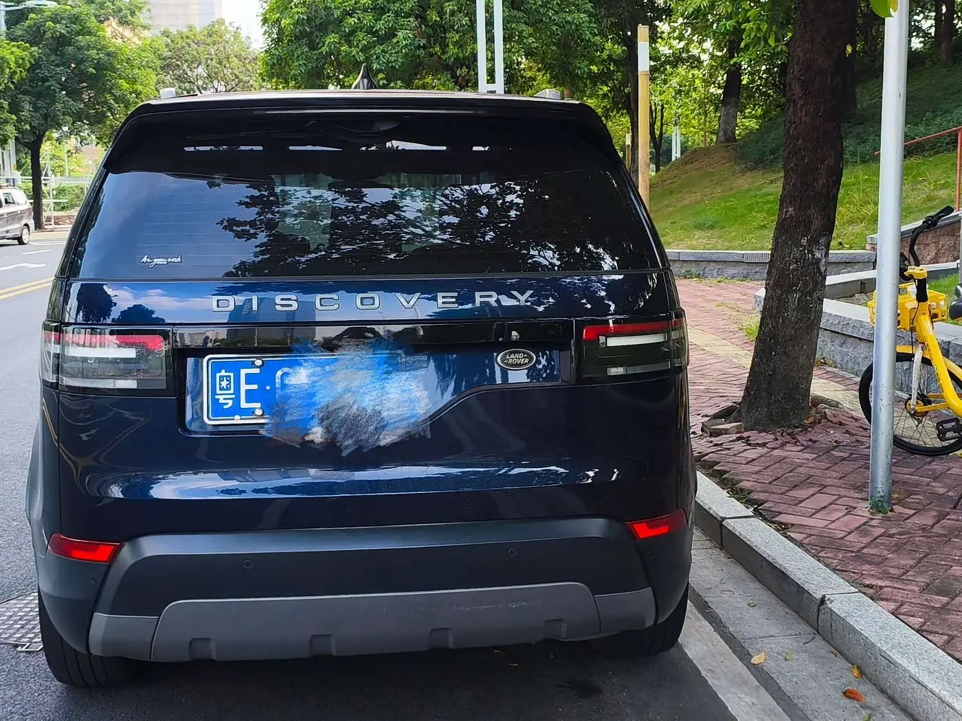 Land Rover Discovery 2018 — Photo 2/20
