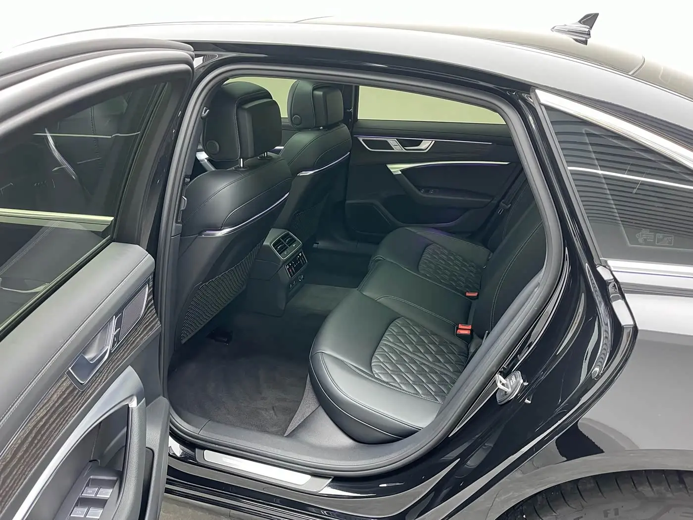 Audi A6L 2025 — Şəkil 18/20