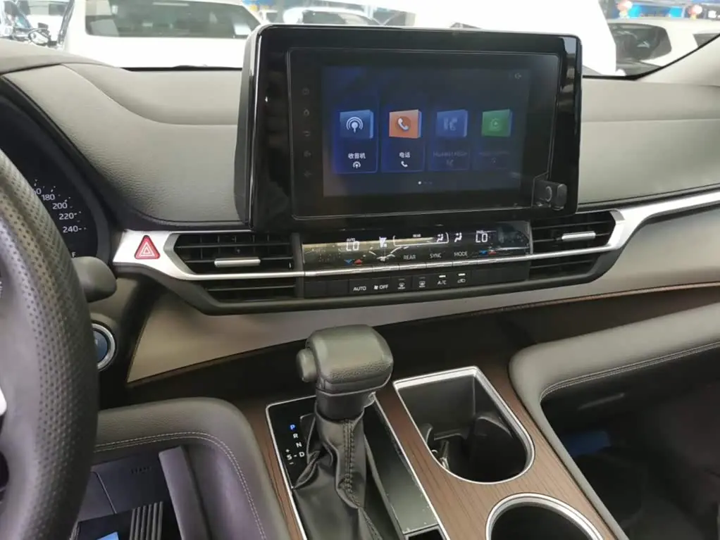 Toyota Granvia 2024 — Photo 13/20