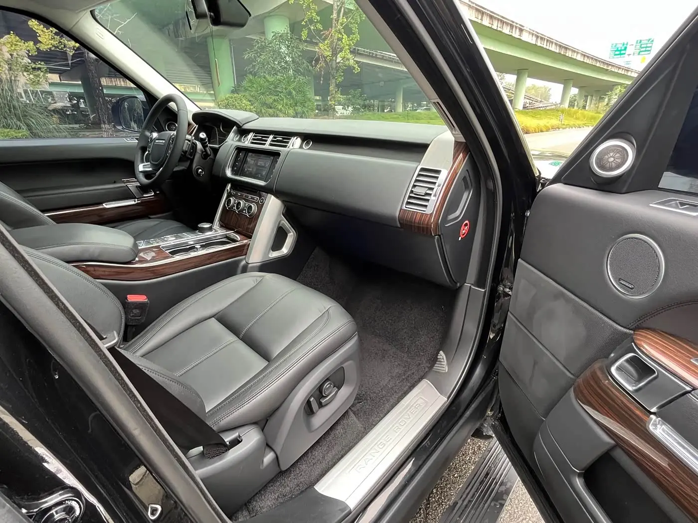 Land Rover Range Rover 2017 — Photo 13/14