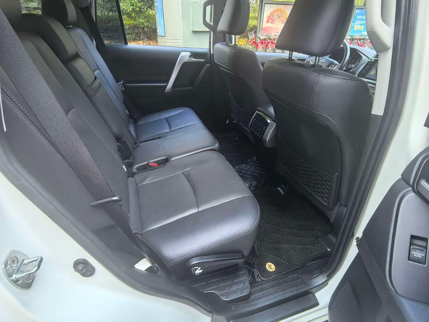 Toyota Prado 2019 — Photo 12/16