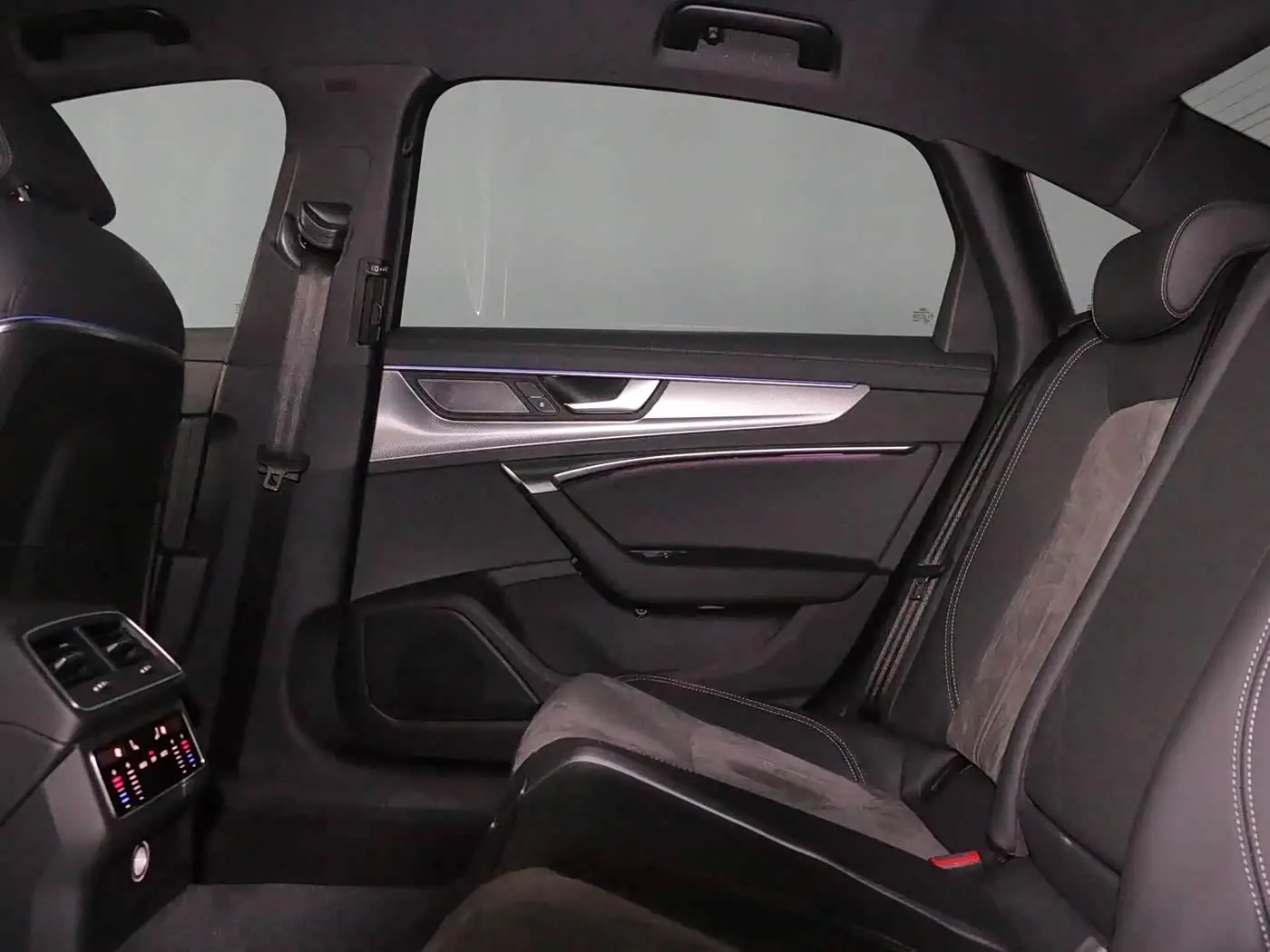 Audi A6L New Energy 2022 — Şəkil 8/10