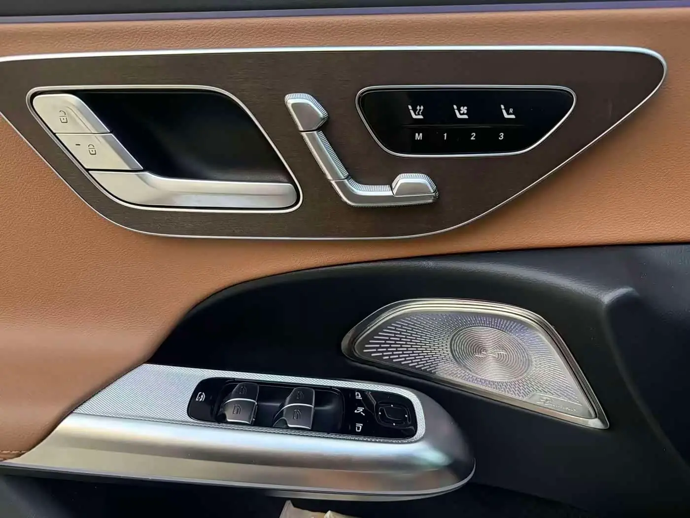 Mercedes-Benz E-Class 2025 — Фото 4/9