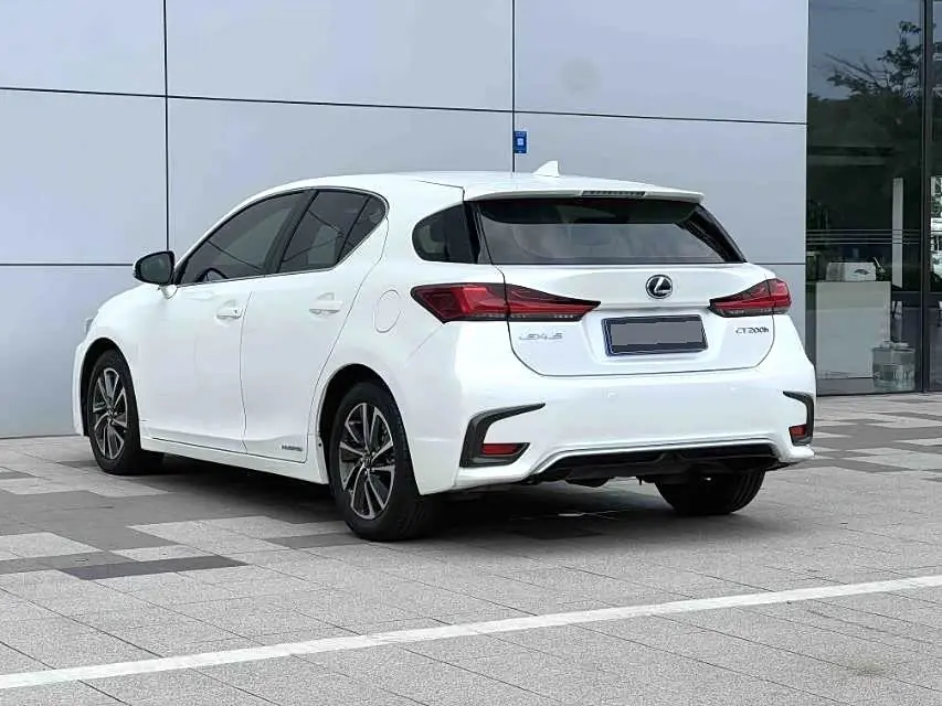 Lexus CT 2018 — Фото 8/9