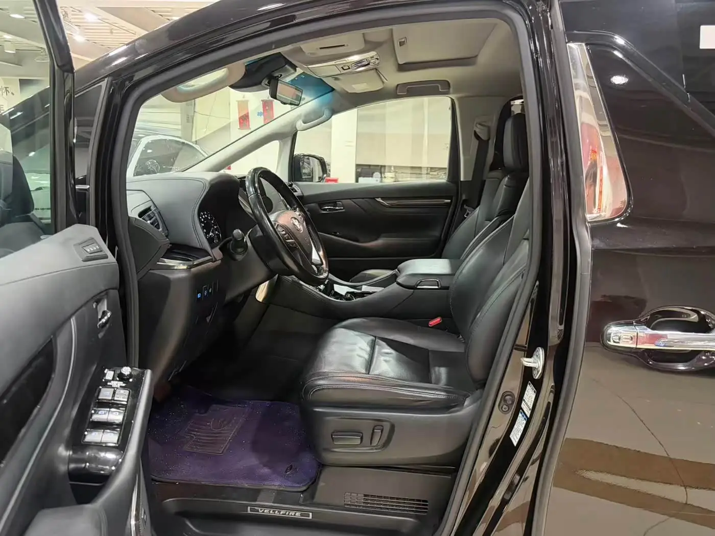 Toyota Vellfire 2020 — Photo 10/19