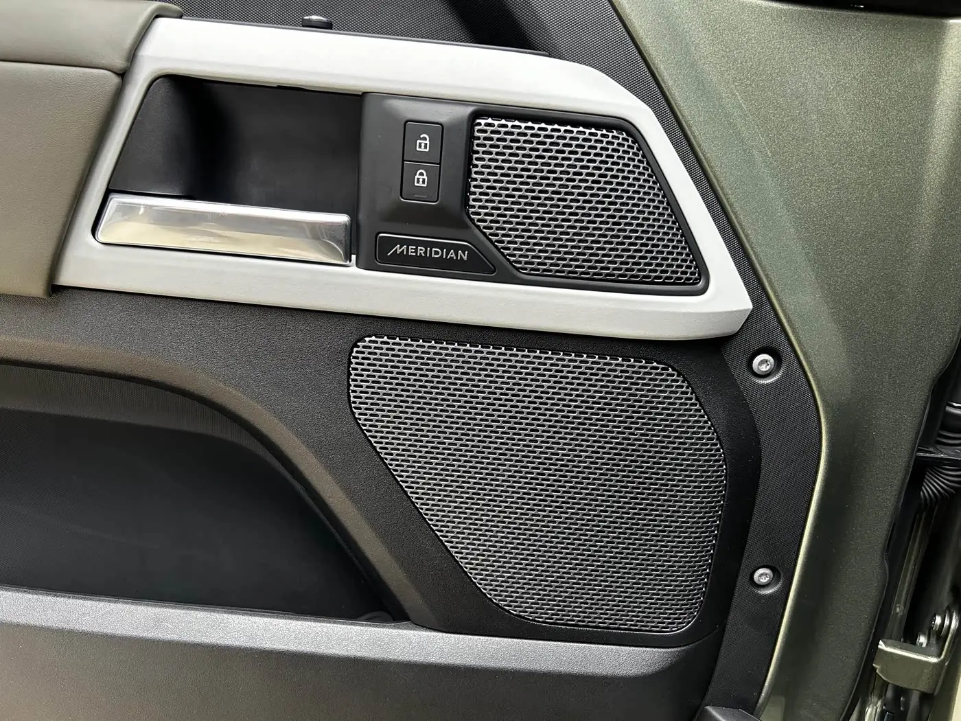Land Rover Defender 2022 — Photo 5/20