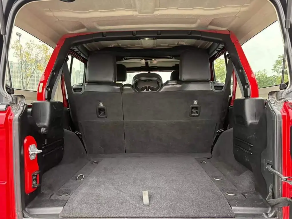 Jeep Wrangler 2019 — Фото 10/12
