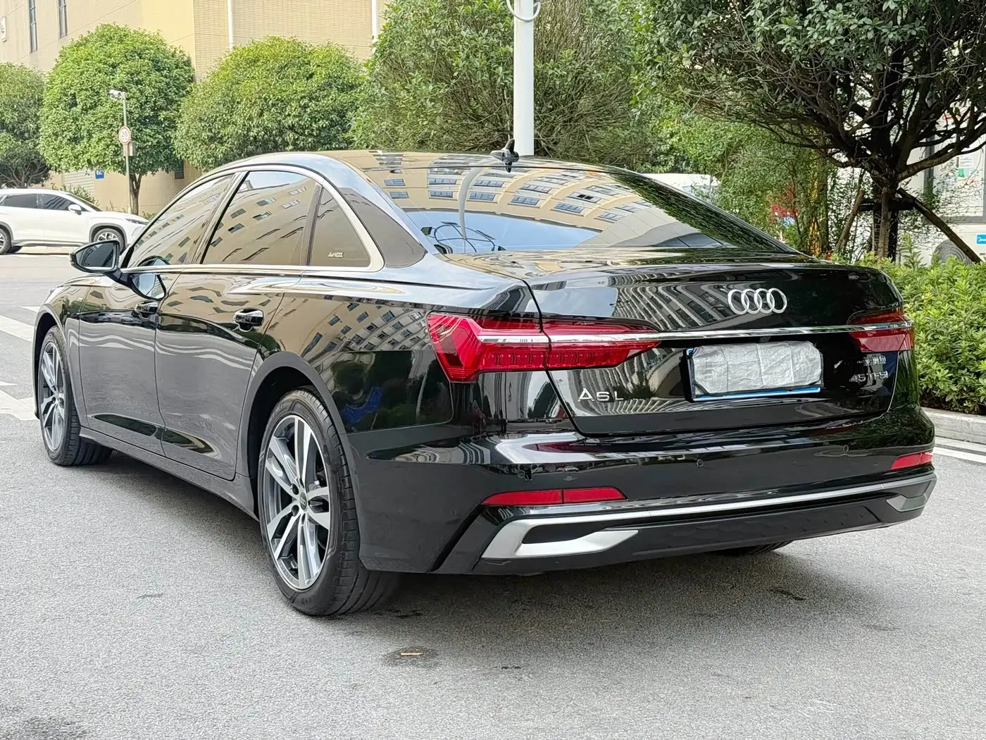 Audi A6L 2024 — ფოტო 8/17