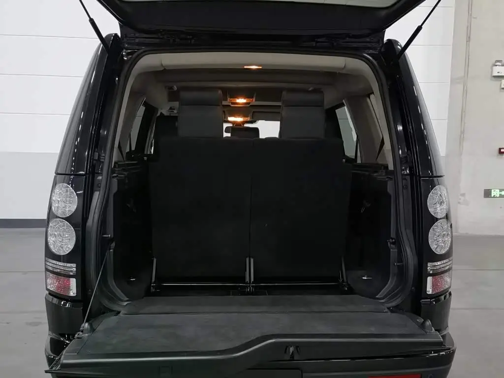 Land Rover Discovery 2015 — Фото 16/20