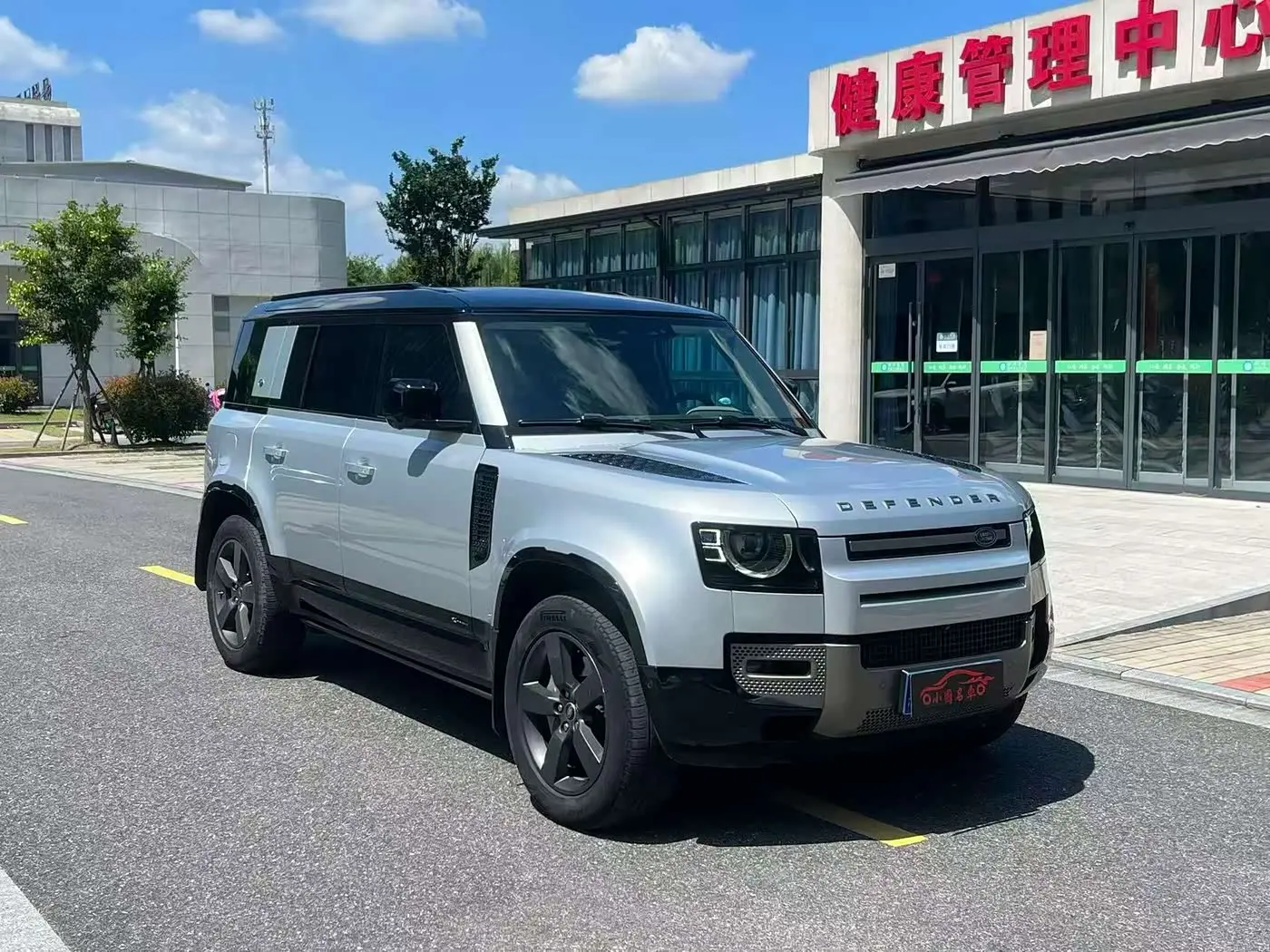 Land Rover Defender 2021 — Фото 3/17