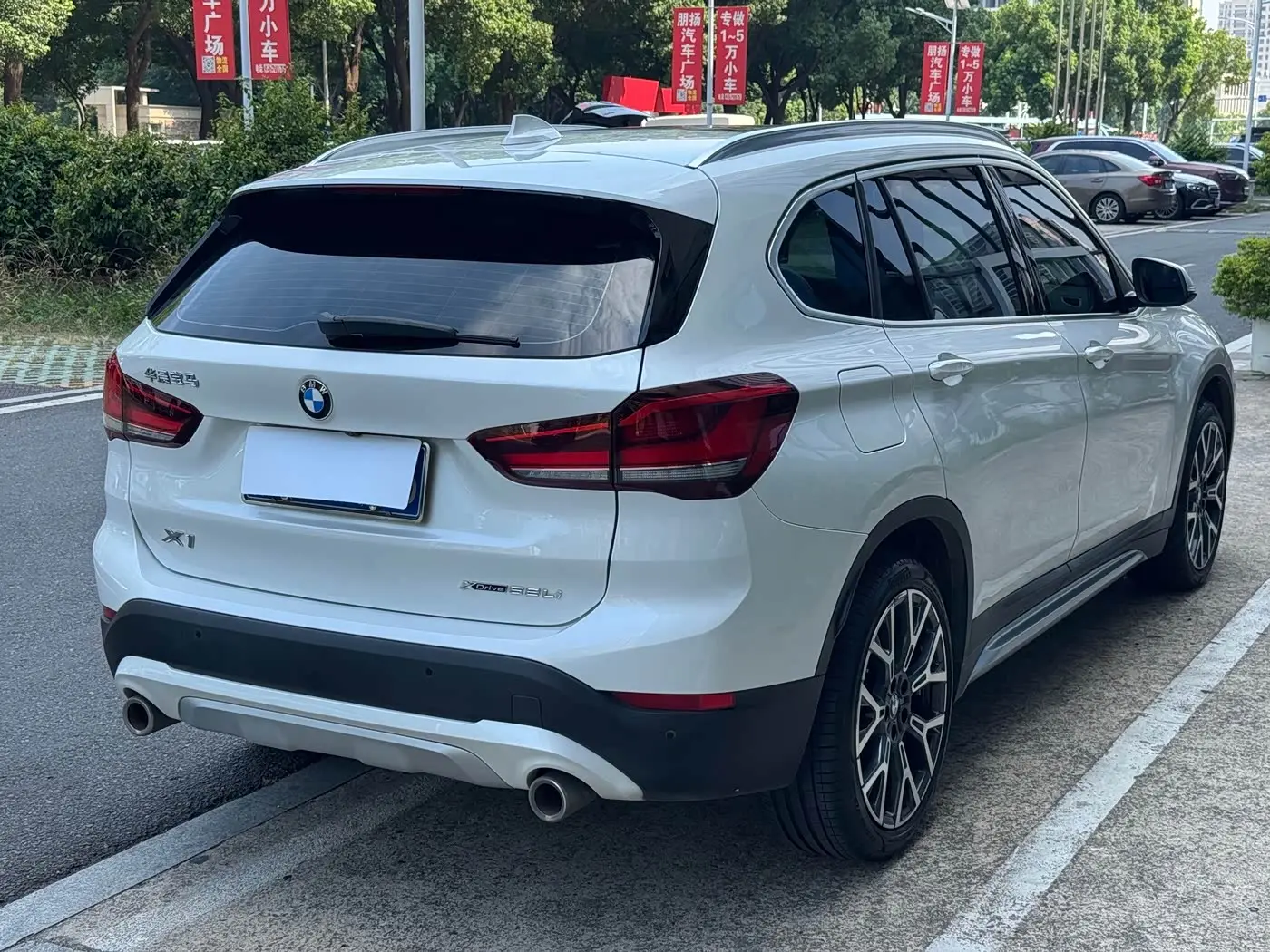 BMW X1 2021 — Фото 6/20