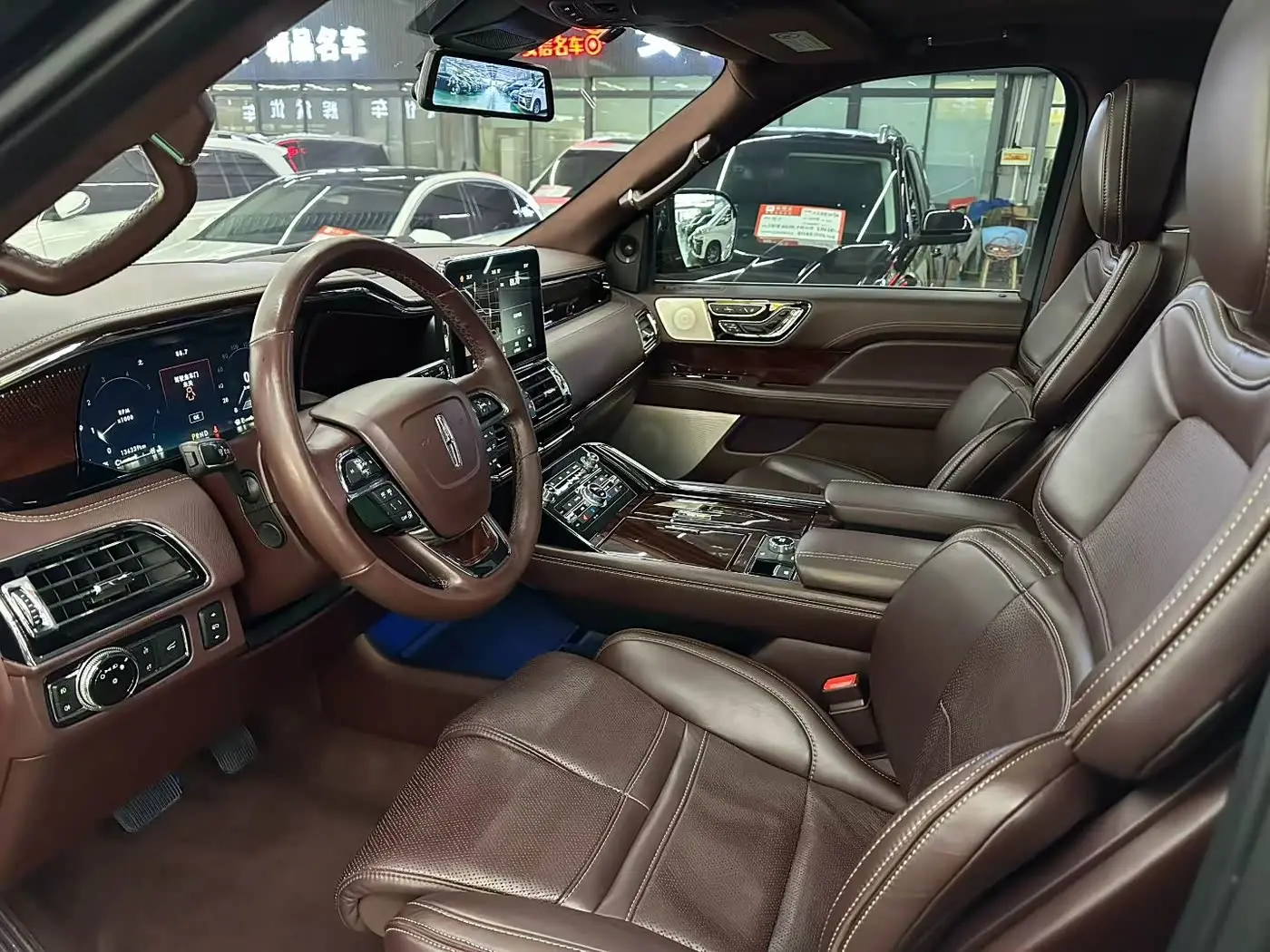 Lincoln Navigator 2018 — Photo 4/9