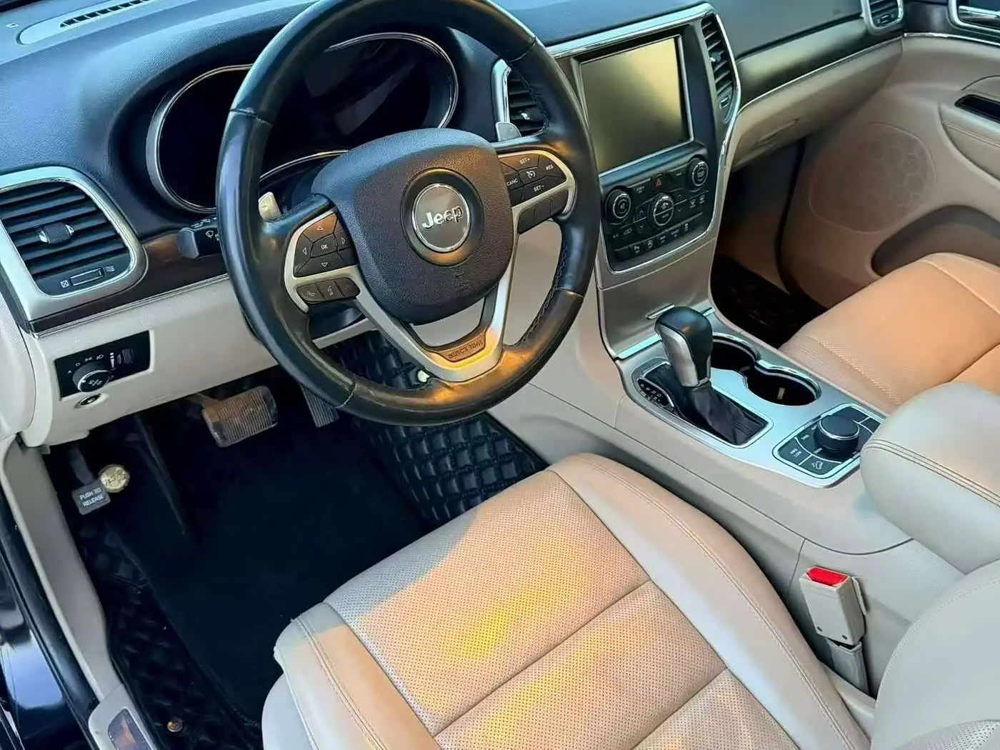 Jeep Grand Cherokee 2019 — Photo 4/9