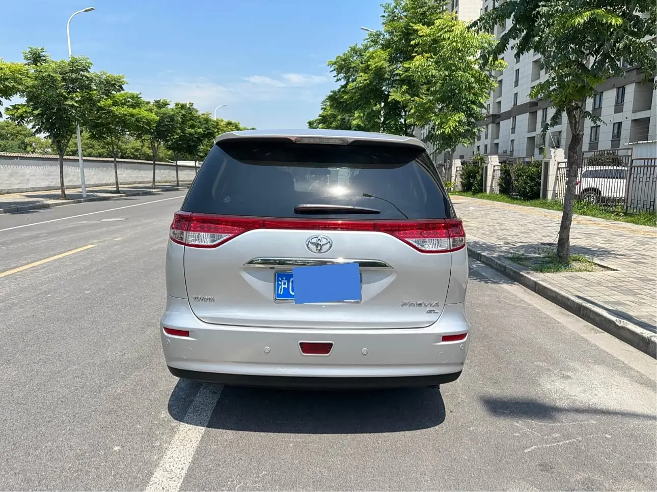 Toyota Previa 2009 — Photo 6/16