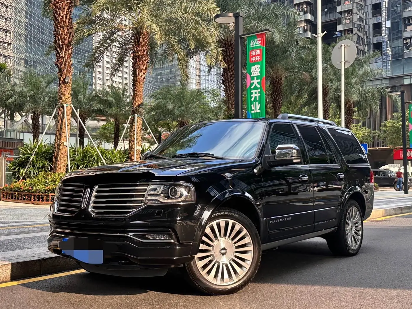 Lincoln Navigator 2018 — Photo 17/17