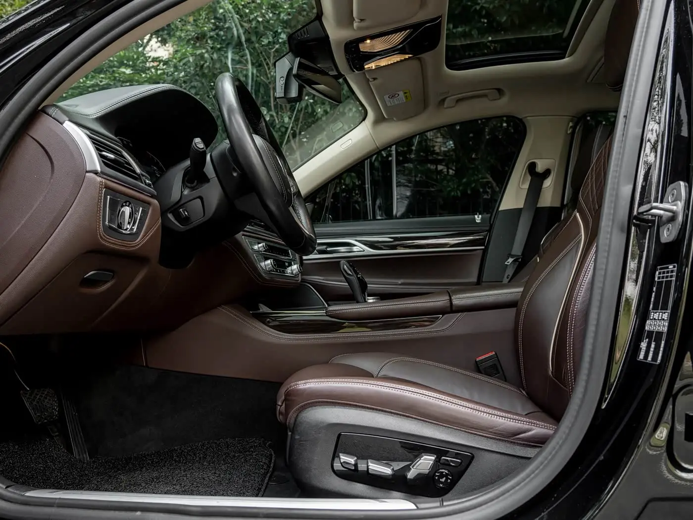 BMW 7 Series 2021 — Photo 17/17