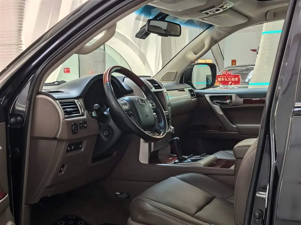 Lexus GX 2012 — Photo 4/9