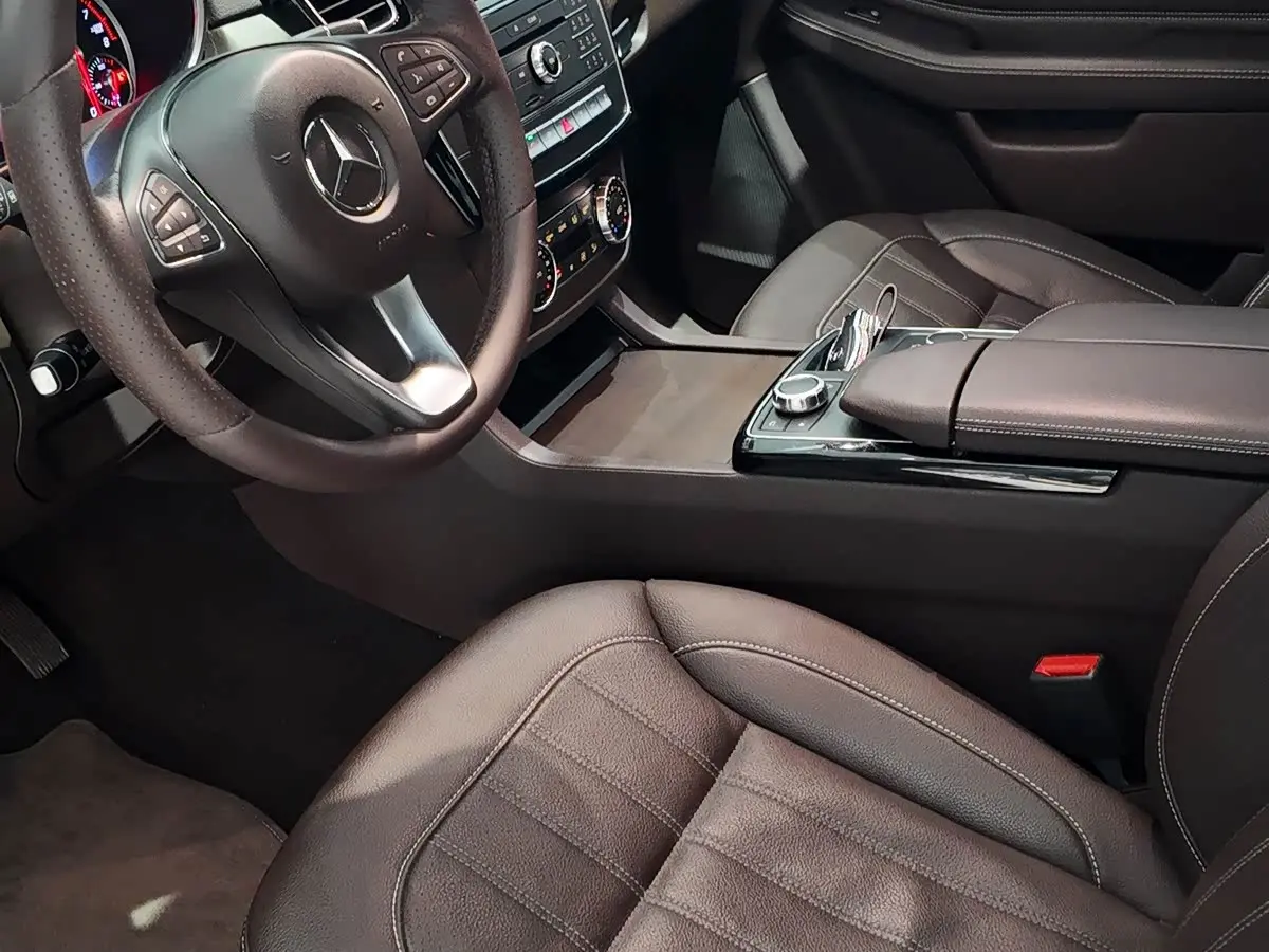 Mercedes-Benz GLE 2017 — Photo 6/15