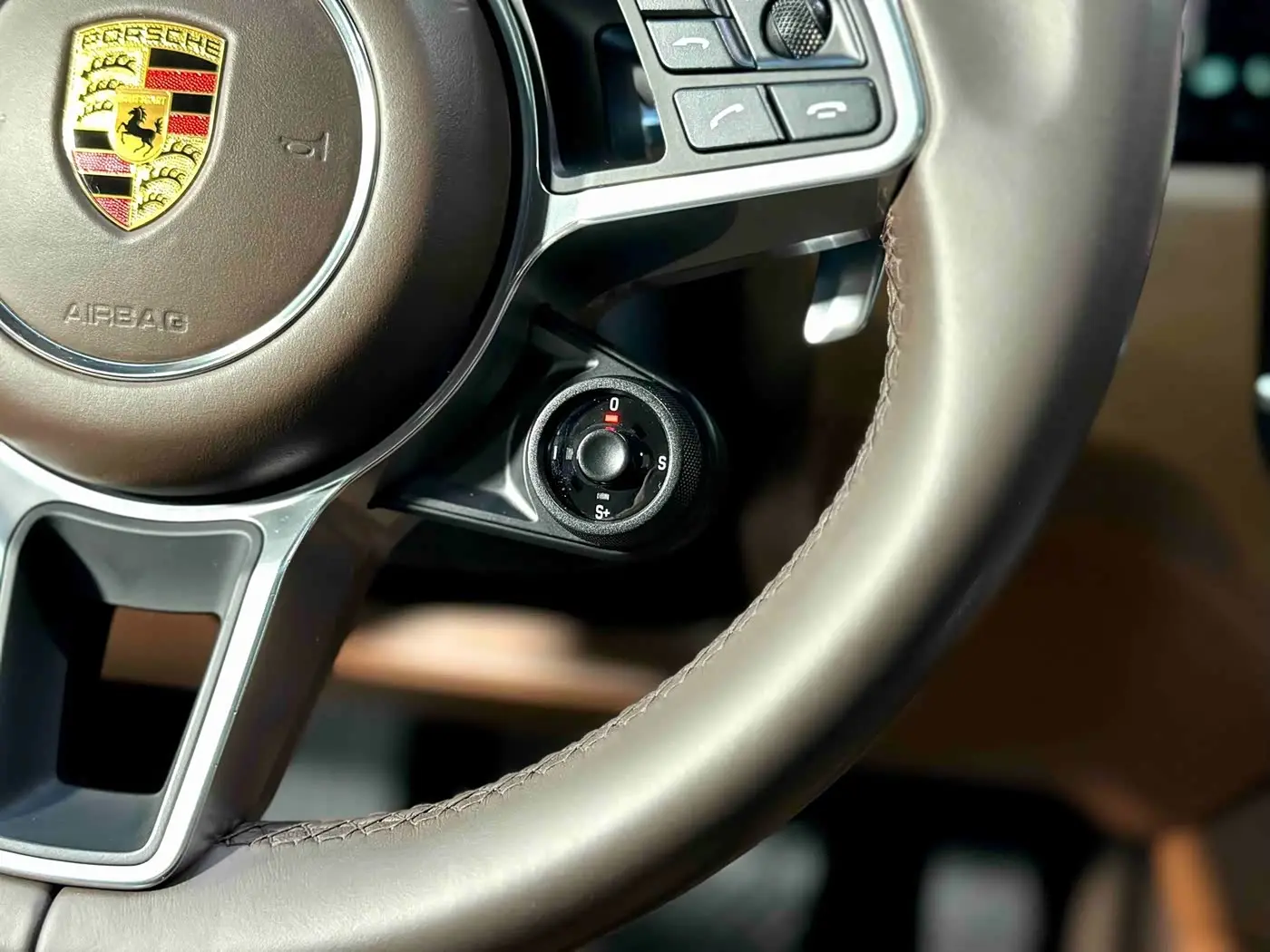 Porsche Cayenne 2022 — Photo 18/20