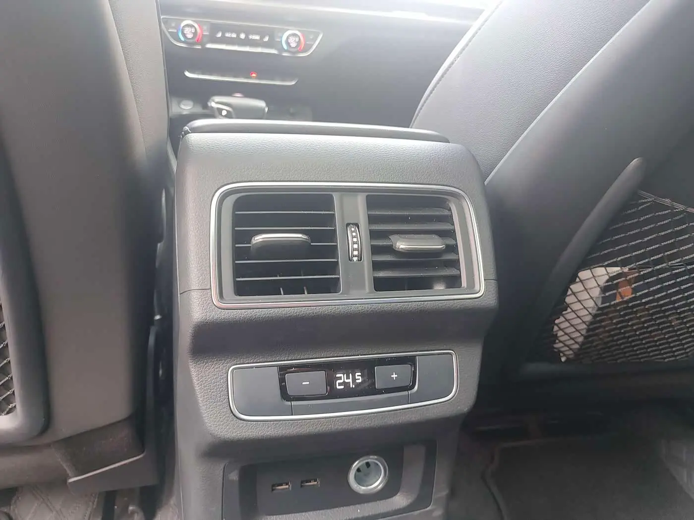 Audi Q5L Sportback 2021 — Şəkil 12/17