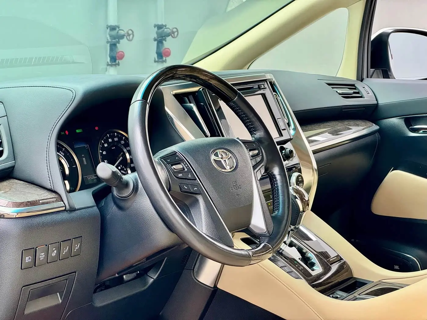 Toyota Alphard 2020 — Photo 6/17