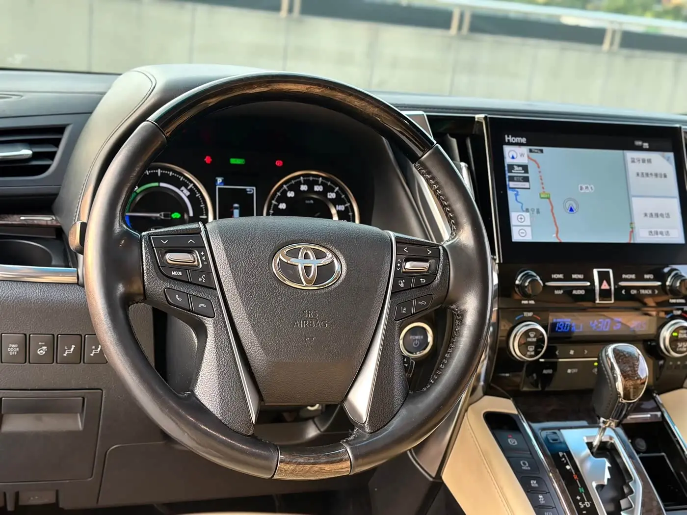 Toyota Alphard 2021 — Photo 10/20