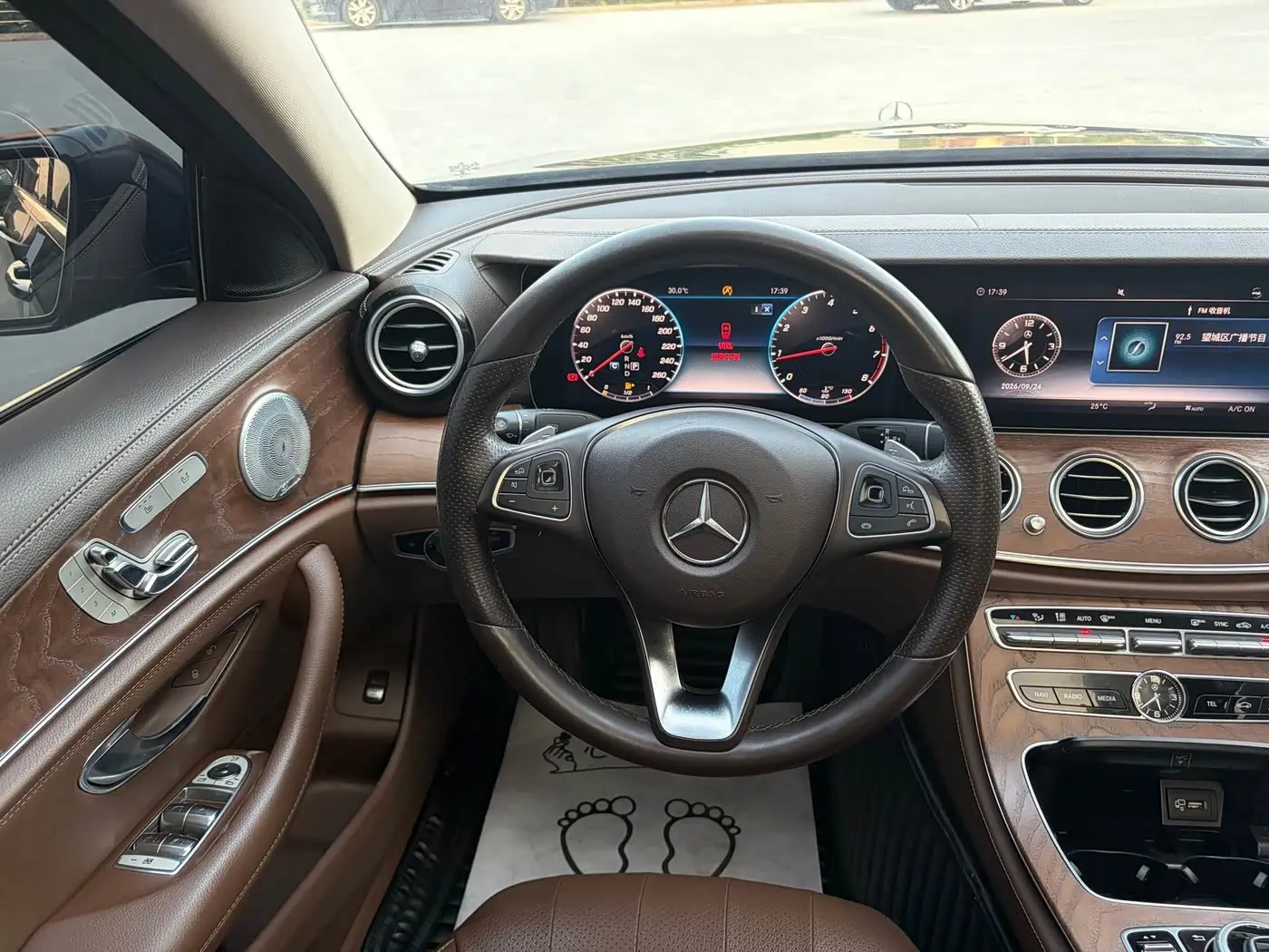 Mercedes-Benz E-Class 2018 — Фото 10/13