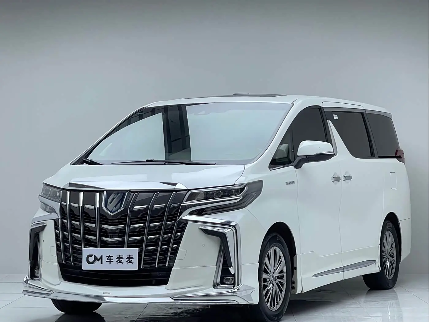Toyota Alphard 2022 — Photo 1/12