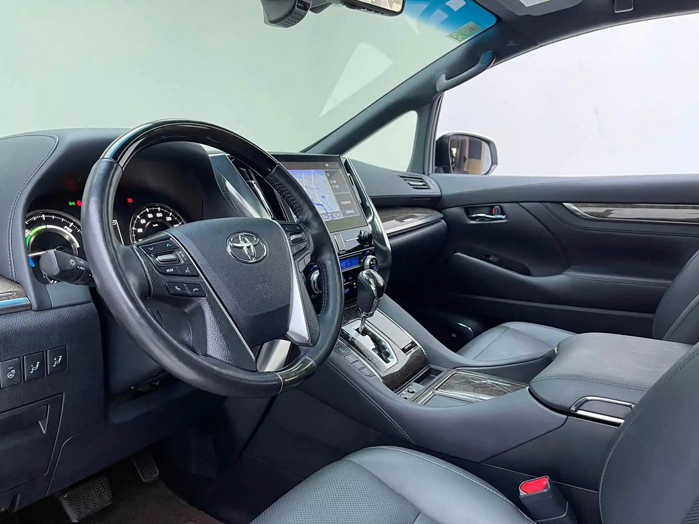 Toyota Alphard 2022 — Photo 4/12