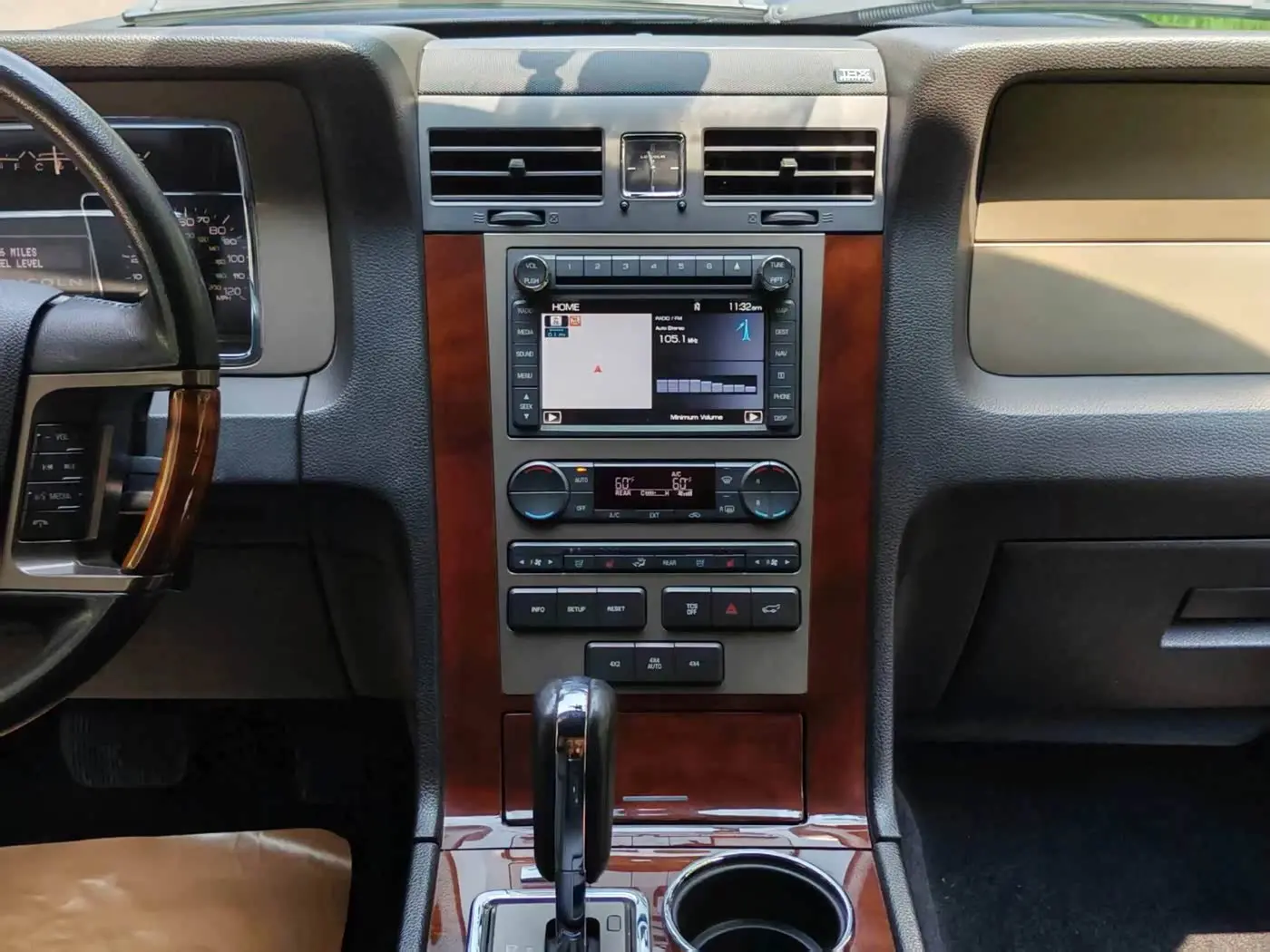Lincoln Navigator 2013 — Photo 11/17