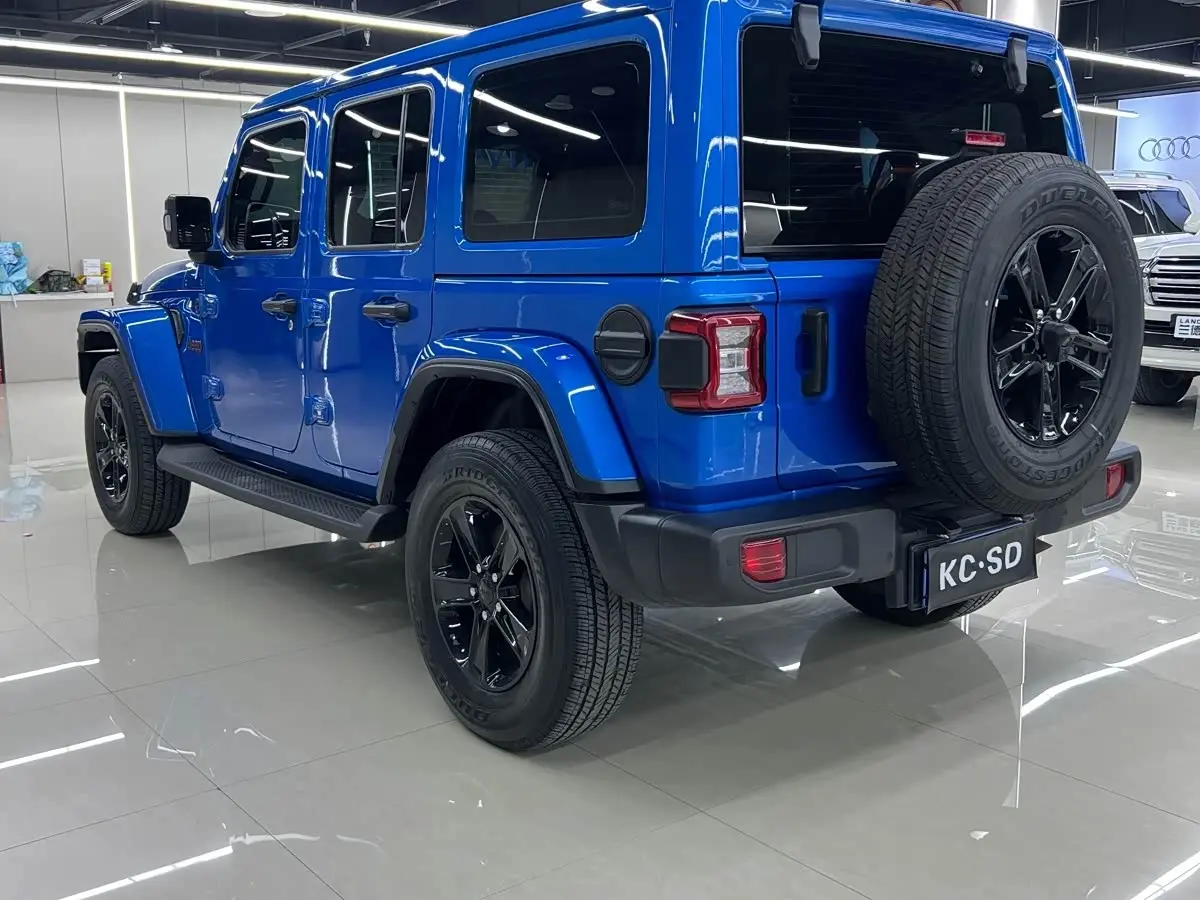 Jeep Wrangler 2023 — Фото 6/9