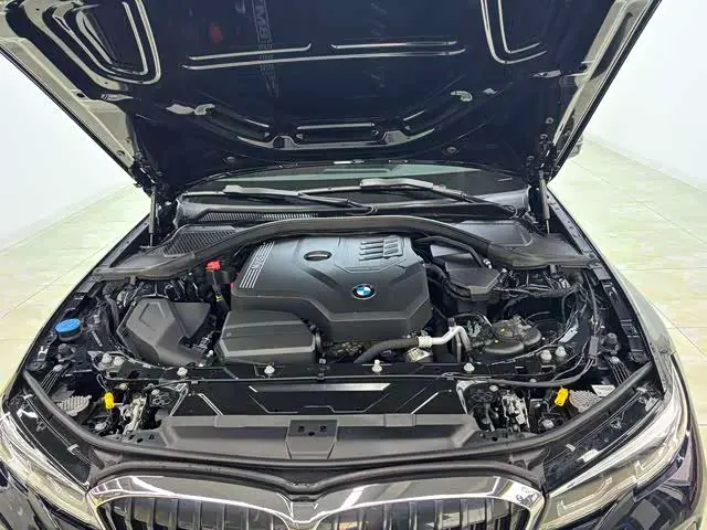 BMW 3 Series 2022 — Фото 13/17