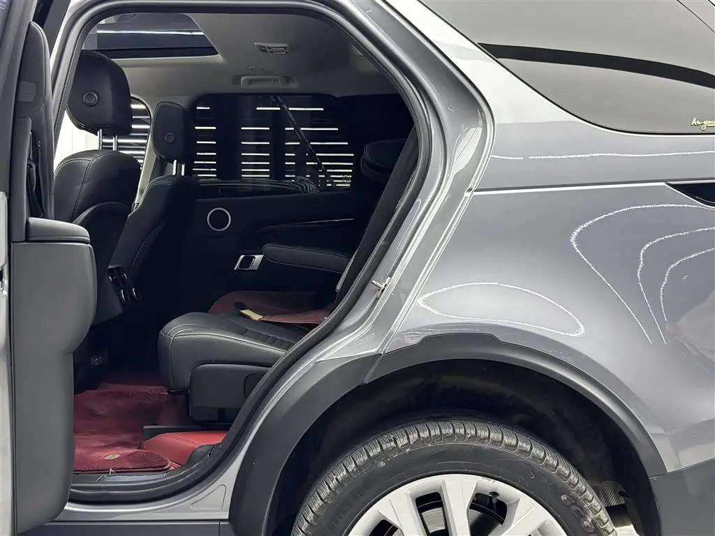 Land Rover Discovery 2024 — Photo 7/20