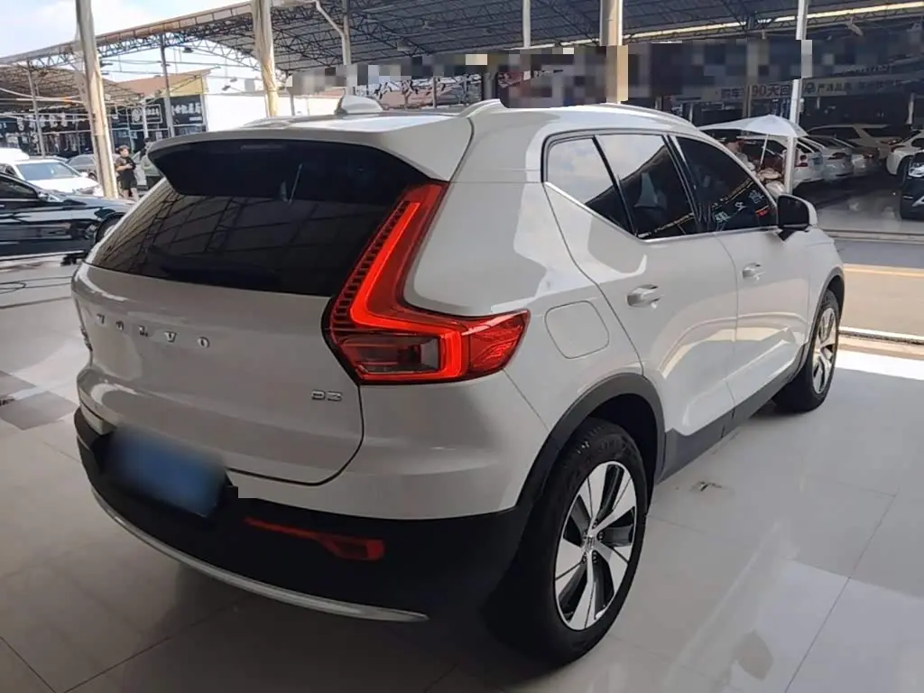 Volvo XC40 2023 — Фото 7/20