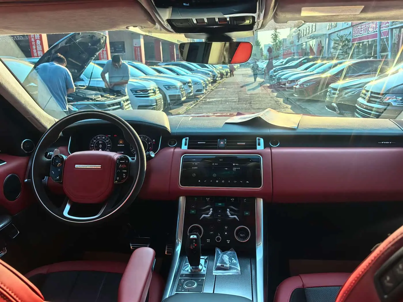Land Rover Range Rover Sport 2023 — Photo 10/20