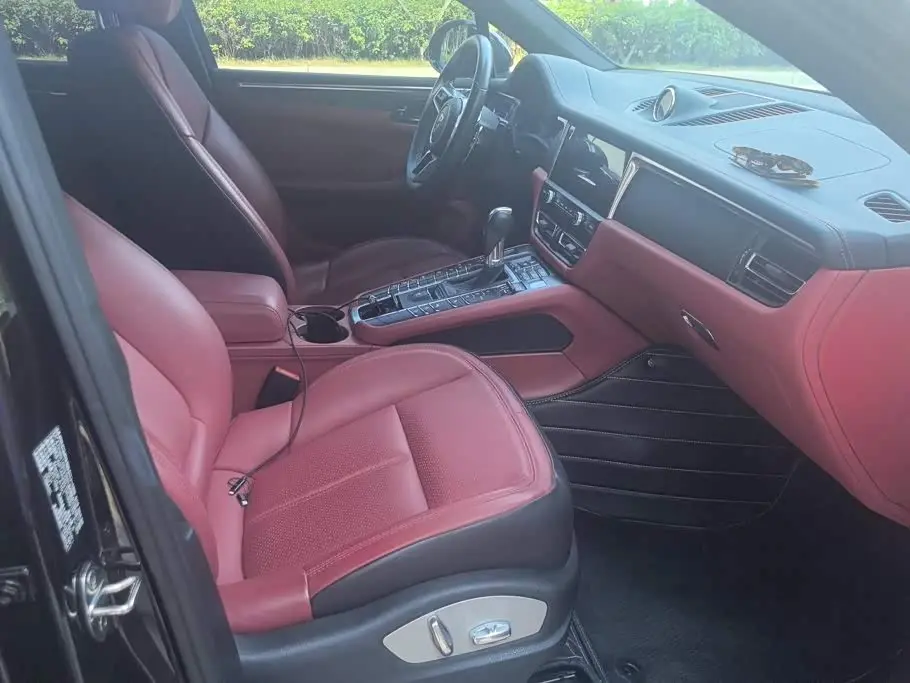 Porsche Macan 2021 — Photo 8/16