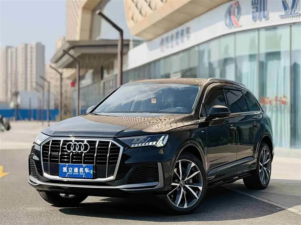 Audi Q7 2022 — Photo 1/14