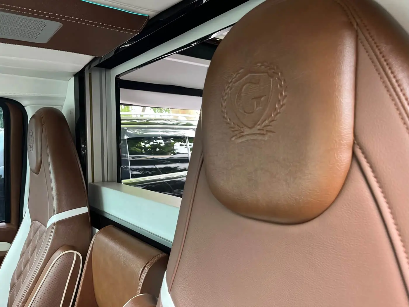 GMC Savana 2016 — Photo 15/20