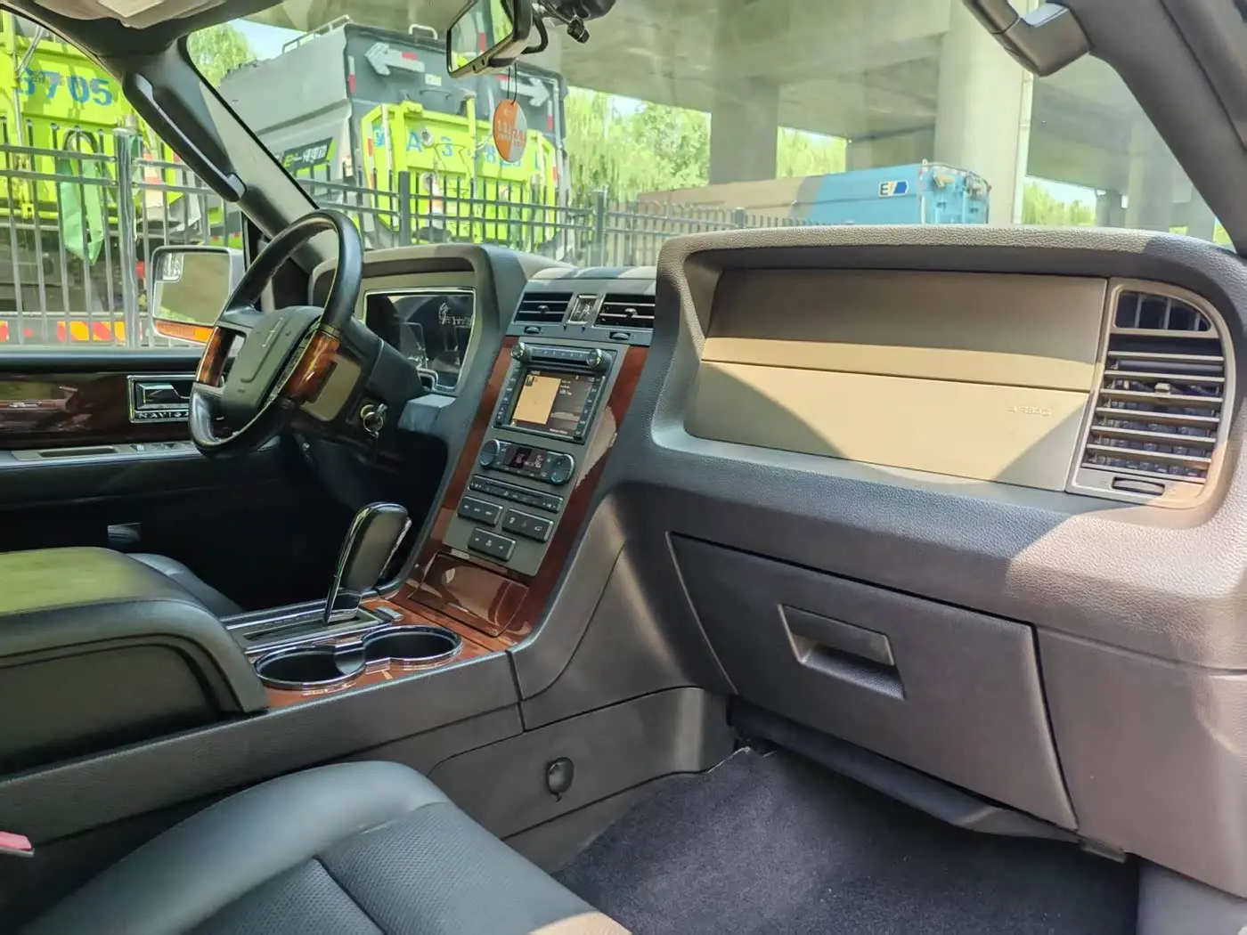 Lincoln Navigator 2013 — Photo 12/17