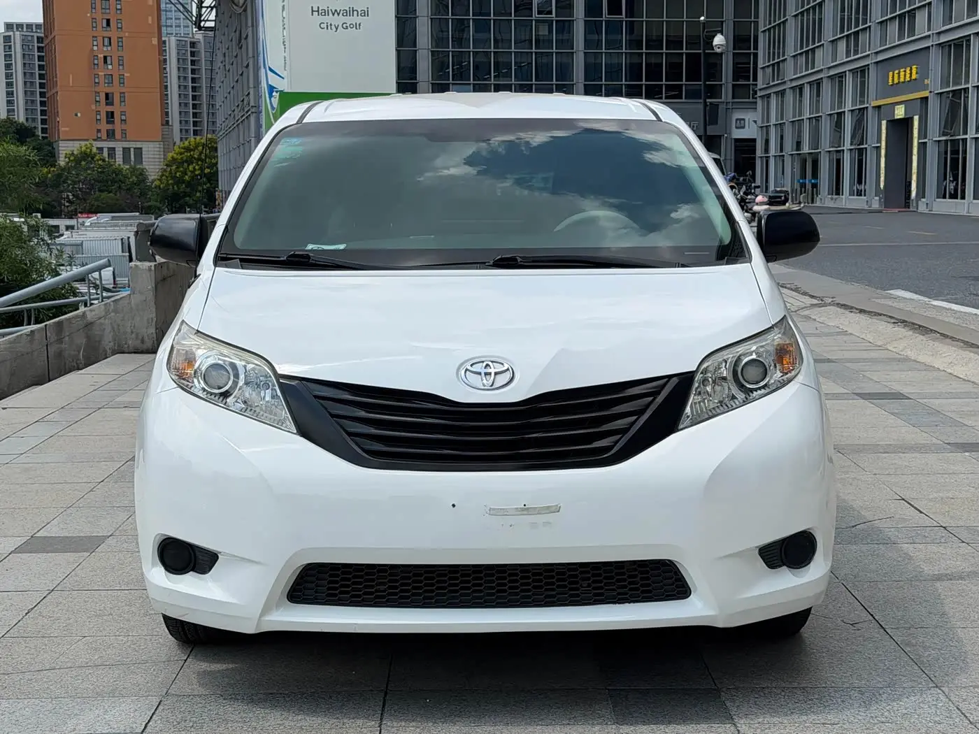 Toyota Sienna 2014 — Фото 2/20