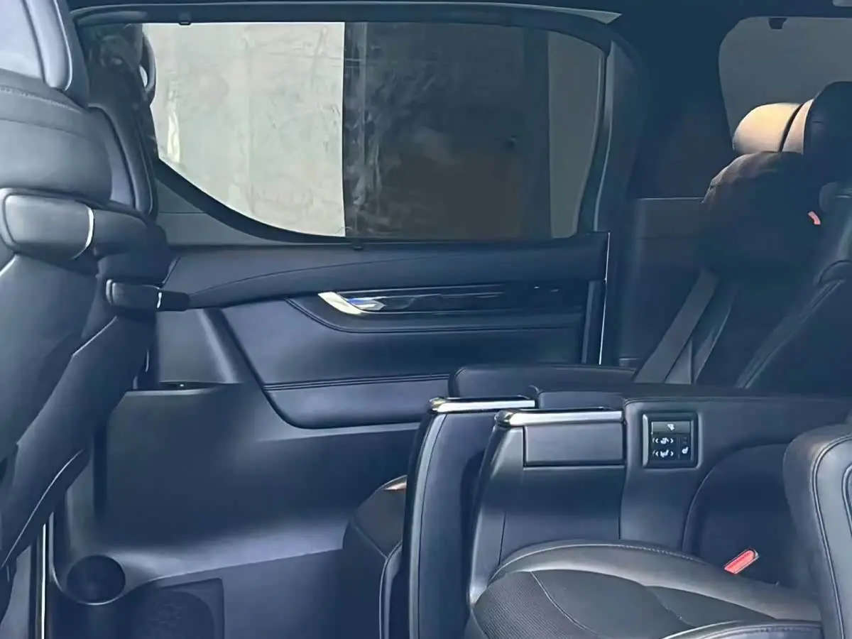 Toyota Vellfire 2020 — Photo 6/9