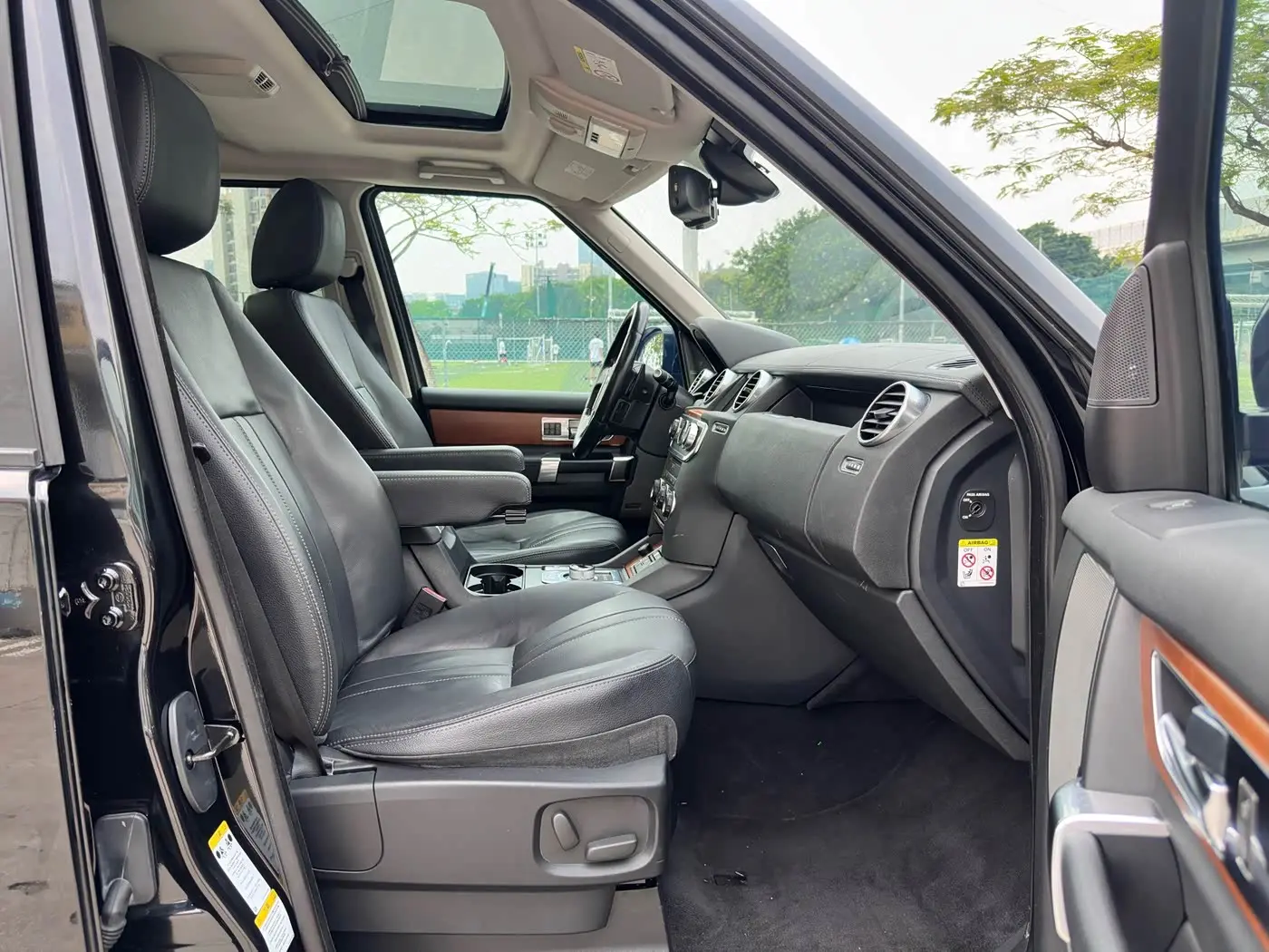 Land Rover Discovery 2015 — Фото 10/20