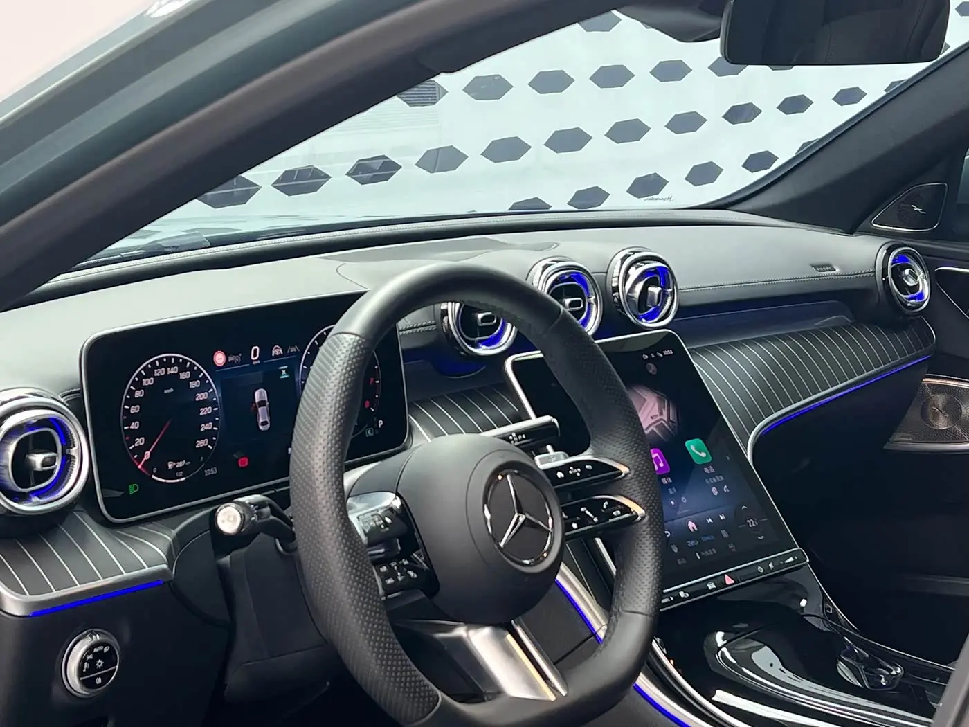 Mercedes-Benz C-Class 2025 — Фото 5/11
