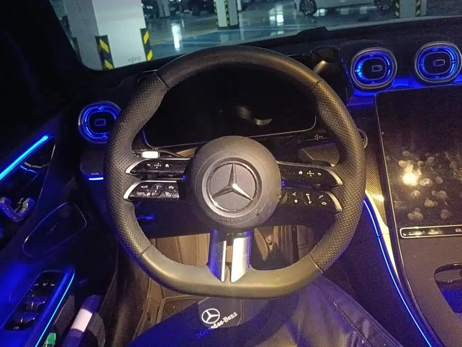Mercedes-Benz C-Class 2025 — Photo 15/16