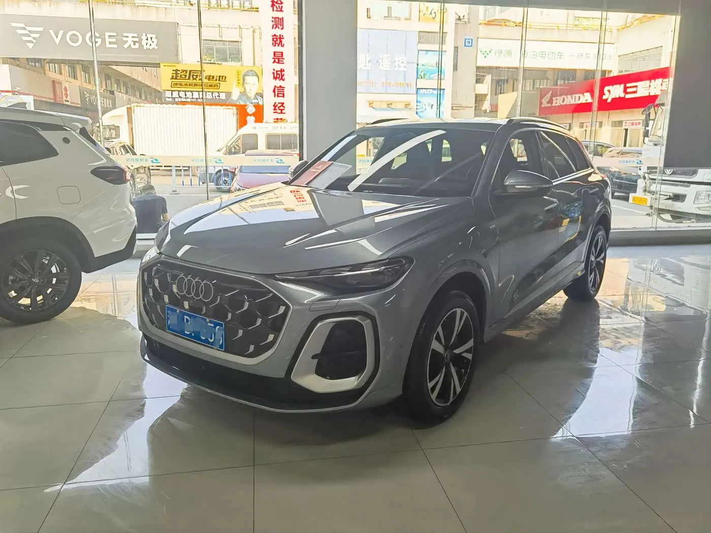 Audi Q5L 2026 — Photo 1/8