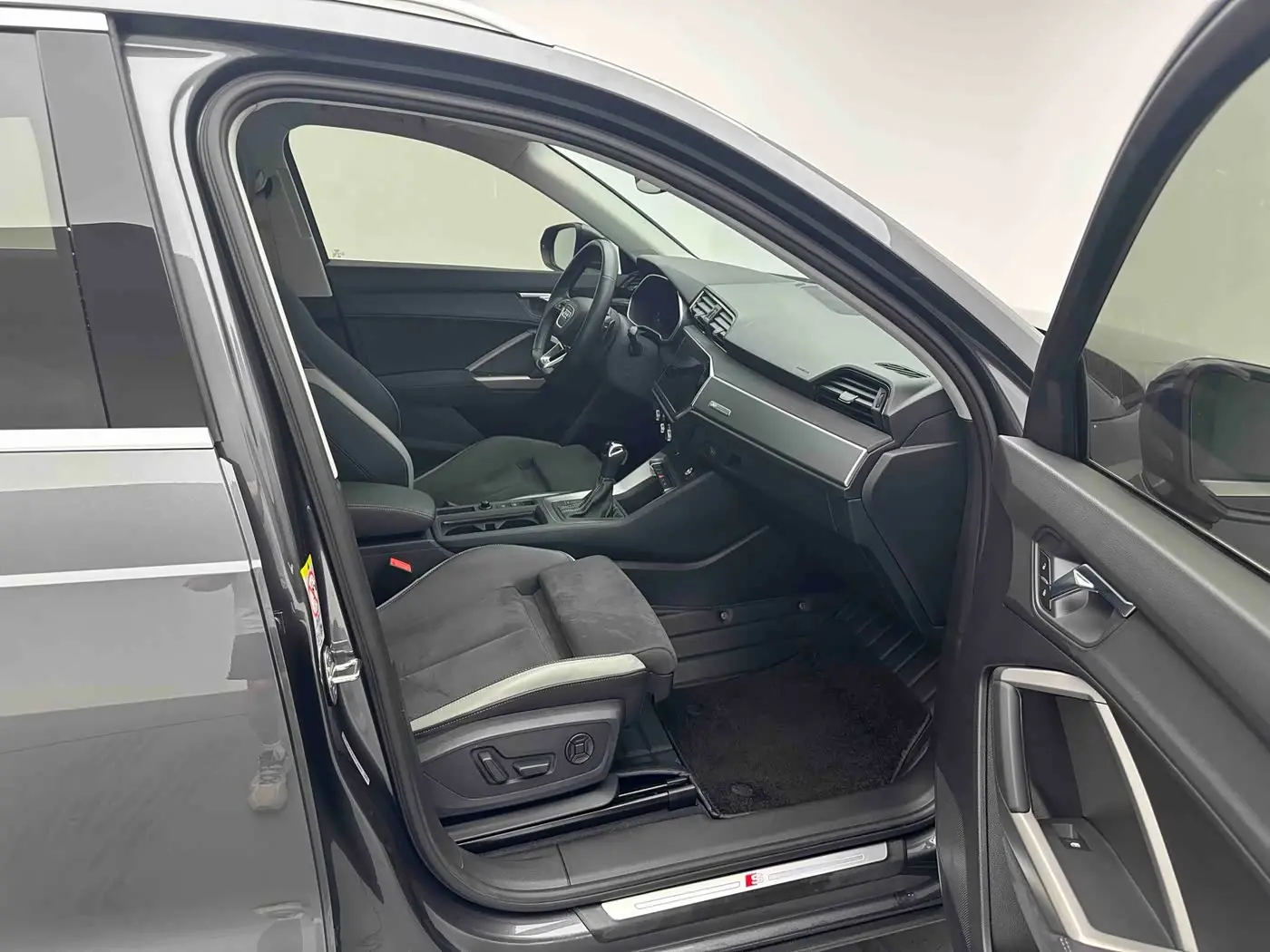 Audi Q3 2022 — Photo 7/20