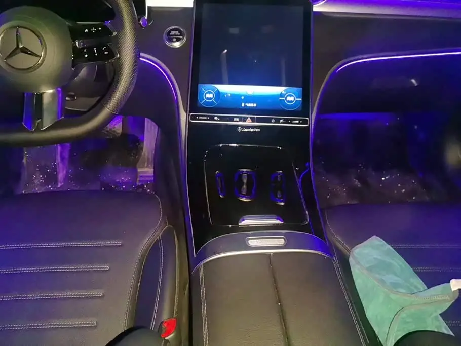 Mercedes-Benz C-Class 2024 — Photo 16/16