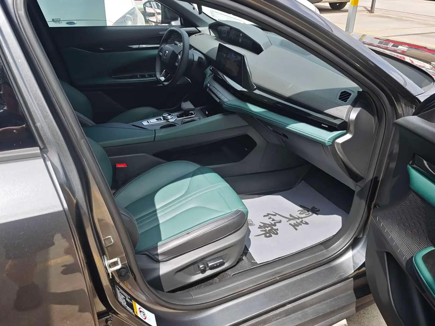 Changan UNI-V iDD 2026 — Photo 7/13