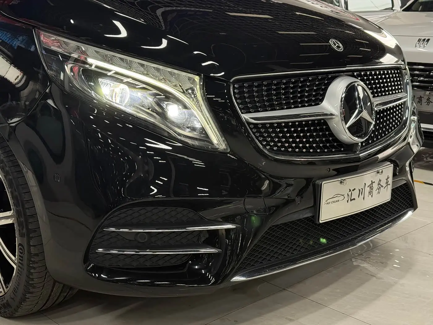 Mercedes-Benz V-Class 2022 — Photo 3/17