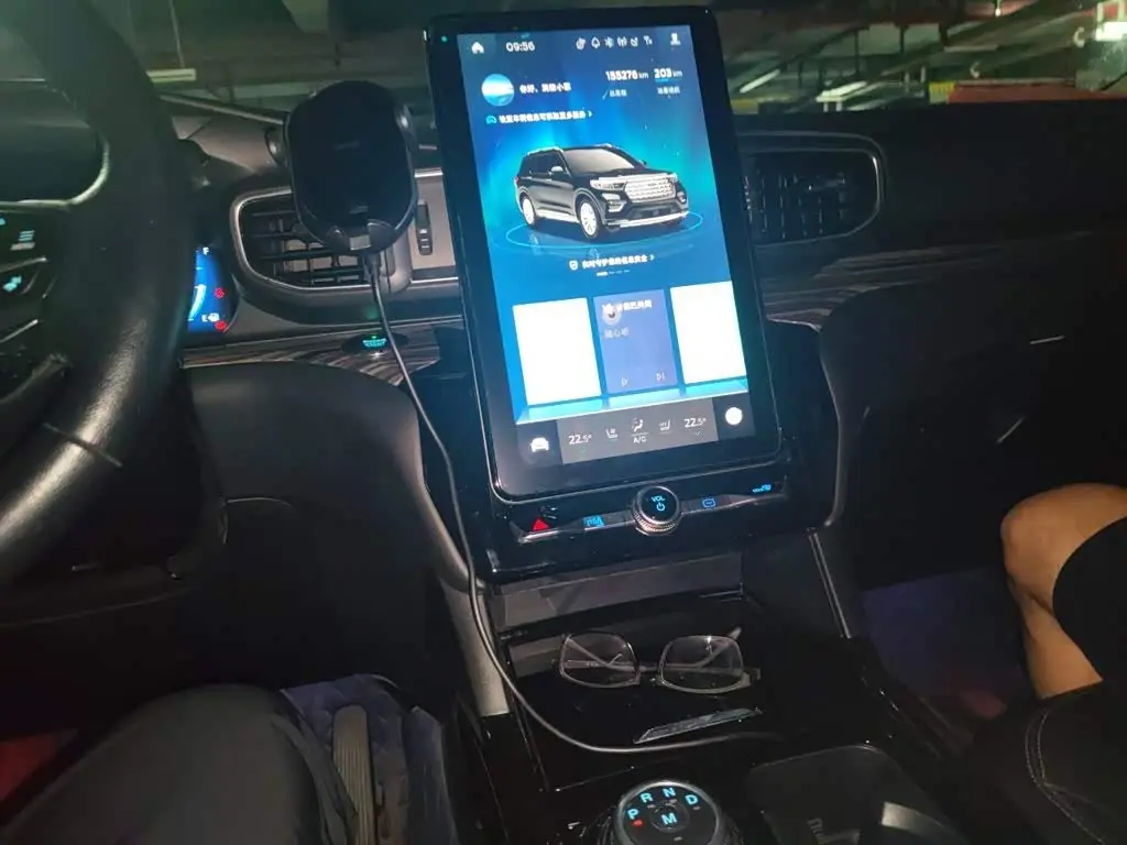 Ford Explorer 2021 — Photo 9/20